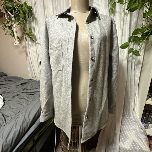 Stylish Women's Gray Utility Jacket - Picture 2 of 8